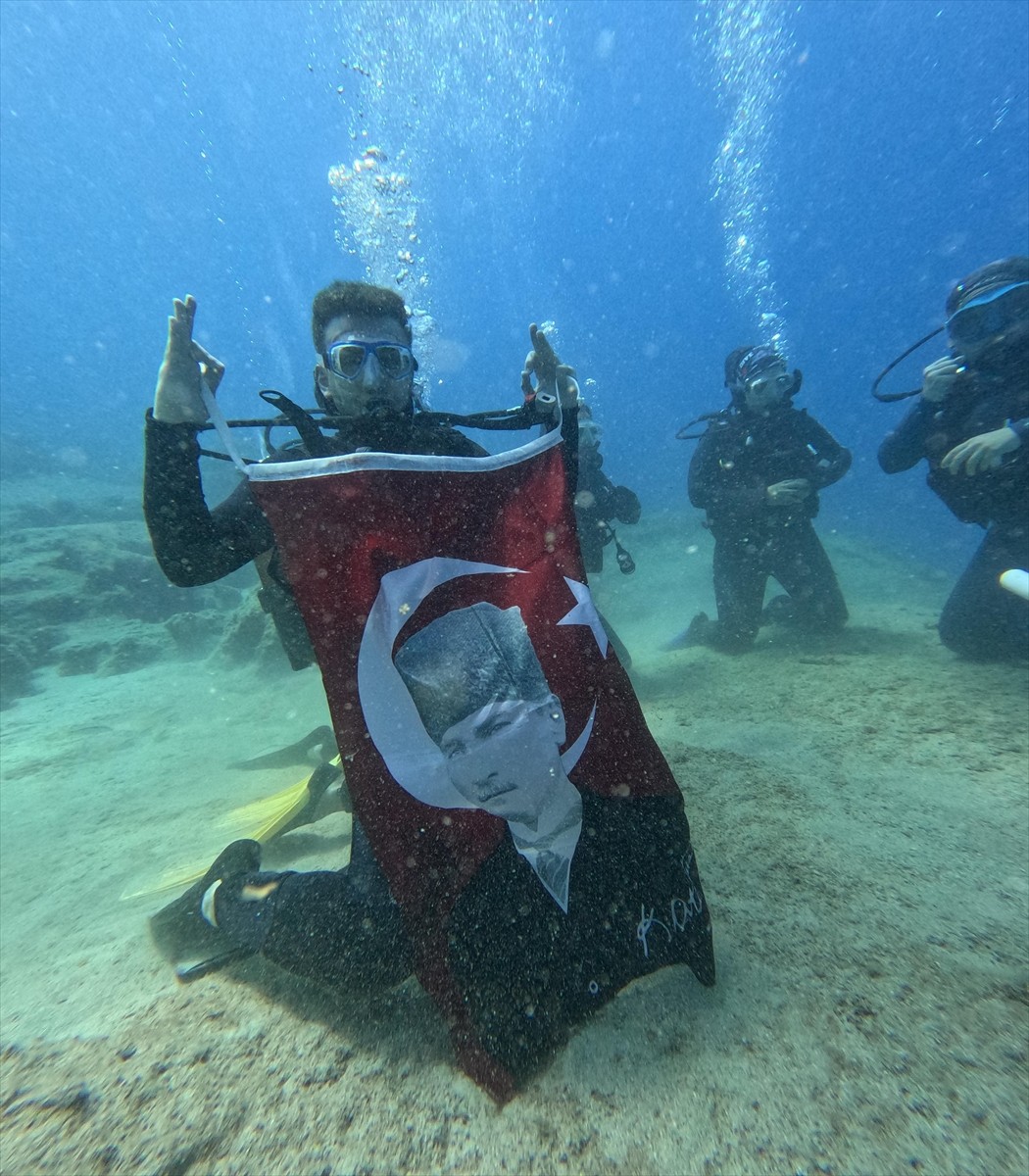  Samsun'un Bafra ilçesinde sualtı sporcuları, 19 Mayıs Atatürk'ü Anma, Gençlik ve Spor Bayramı...