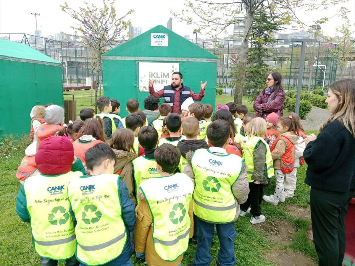 Samsun'un Canik ilçesinde Sıfır Atık Köyü'ne gelen çocuklara, eğitim programlarıyla öğrencilere...