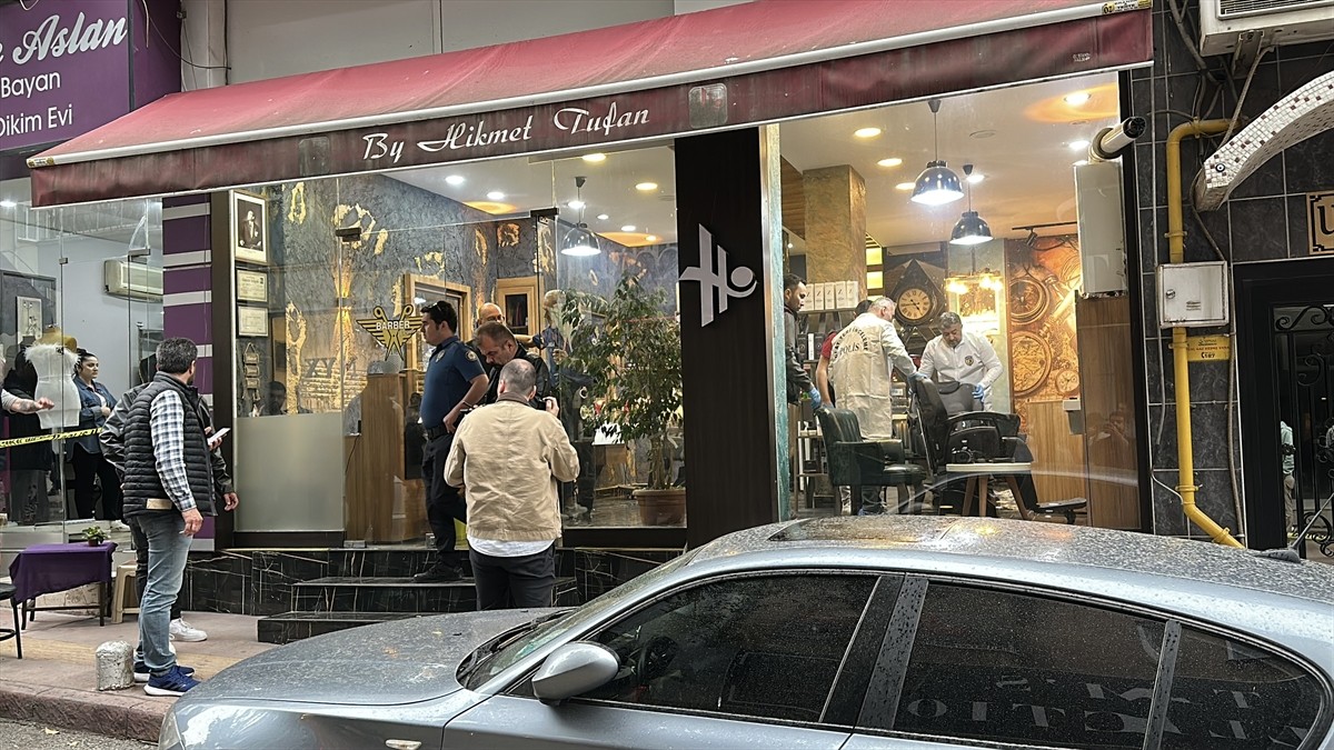 Samsun'un İlkadım ilçesinde ağabeyi tarafından silahla vurulan kişi ağır yaralandı.İş yerinde ...