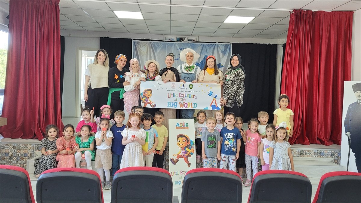 Samsun'un Tekkeköy ilçesinde bulunan Aşağıçinik Selma Ümit Sarıtaşlı İlkokulu öğrencilerinin...