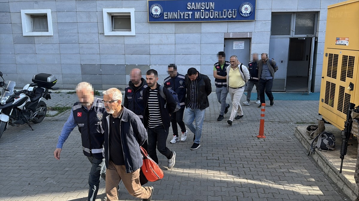 Samsun merkezli 3 ilde FETÖ'nün finansal yapılanması kapsamında iki döner zincirine yönelik...