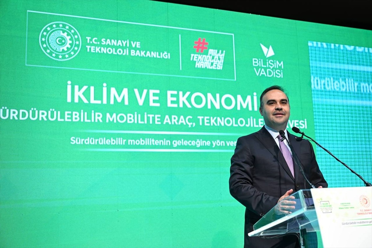 Sanayi ve Teknoloji Bakanı Mehmet Fatih Kacır, Bilişim Vadisi'nde düzenlenen İklim ve Ekonomi...