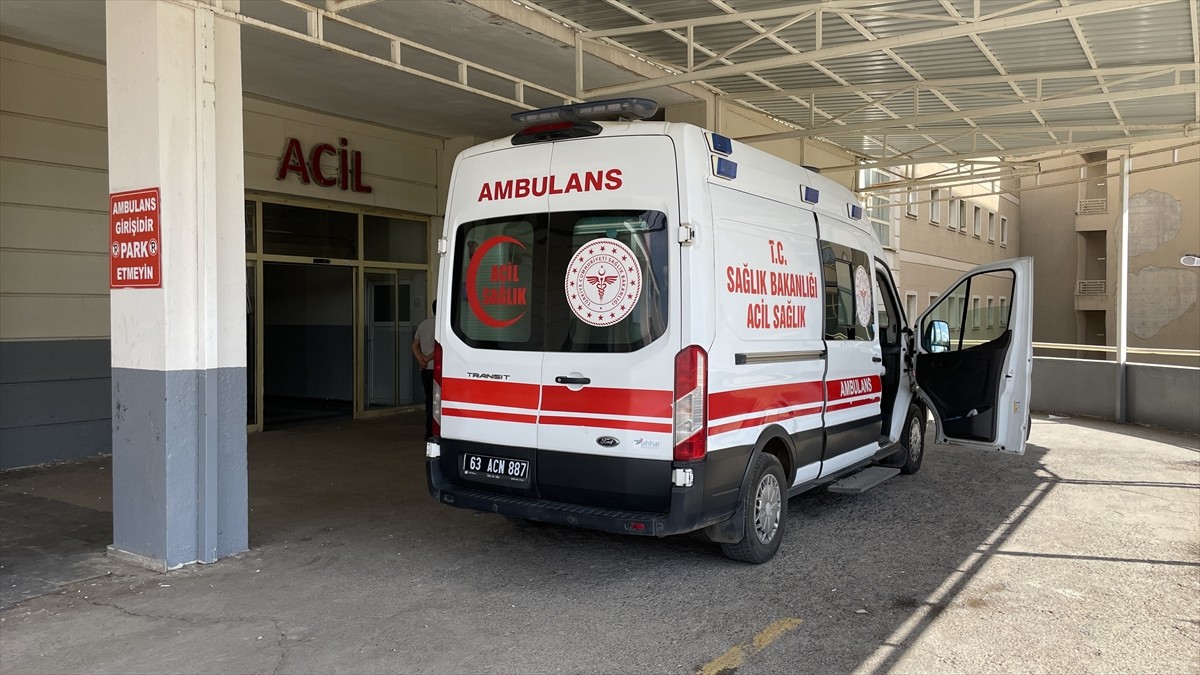 Şanlıurfa'nın Siverek ilçesinde iki otomobilin çarpıştığı kazada 7 kişi yaralandı. Yaralılar, 112...