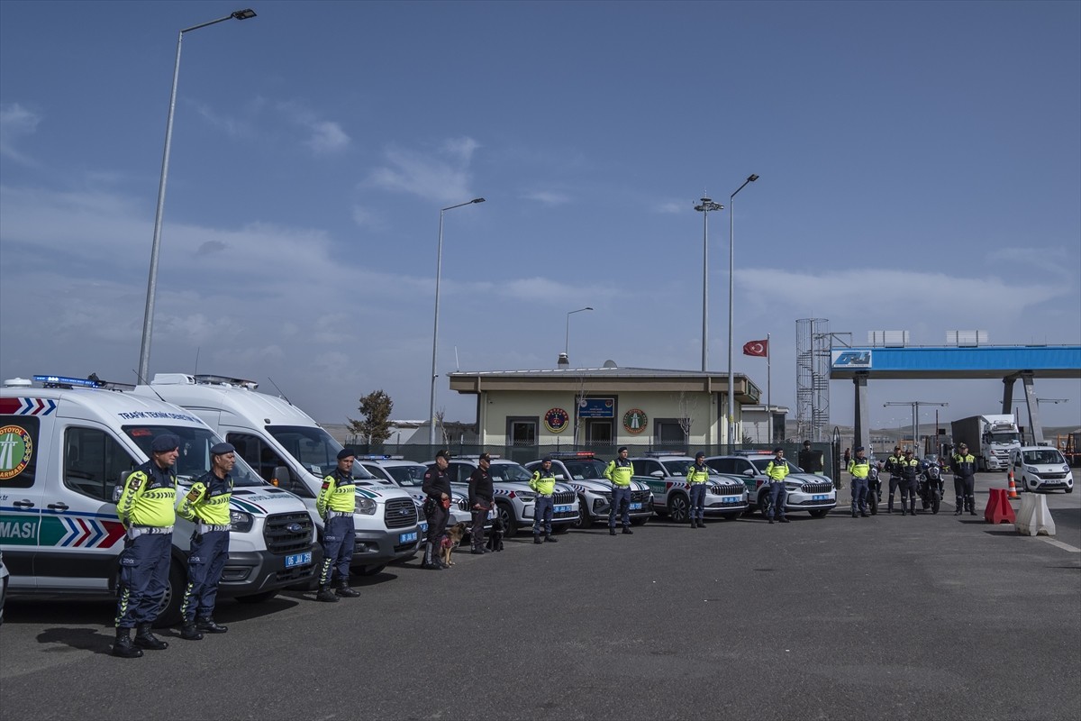 Şehirlerarası yollarda meydana gelen trafik ve asayiş olaylarına ilişkin işlemlerin hızlı ve etkin...