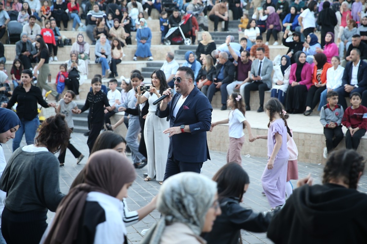 Siirt'te baharın müjdecisi olarak anılan Hıdırellez Şenliği coşkuyla kutlandı. Yerel sanatçıların...