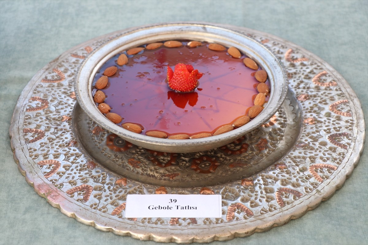 Siirt'te bu yıl dördüncüsü yapılan Asırlık Tariflerle Türk Mutfağı Yöresel Yemek Yarışması'nda 57...