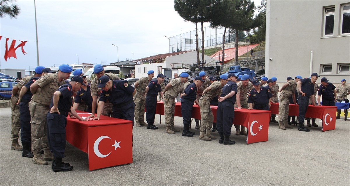 Sinop'ta 17 engelli, bir günlüğüne askerlik yapmanın gururunu ve sevincini yaşadı.