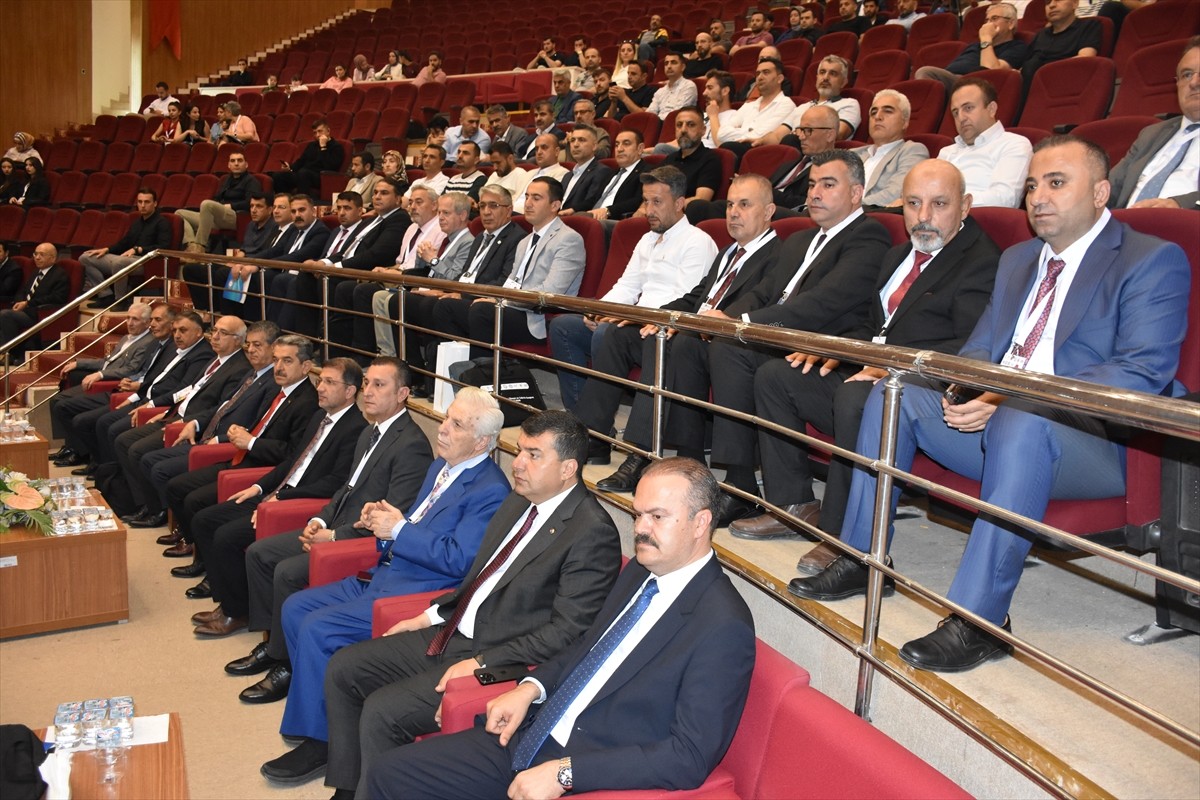 Şırnak'ta "Uluslararası Habur Dış Ticaret ve Lojistik Kongresi" düzenlendi. Şırnak Üniversitesi...