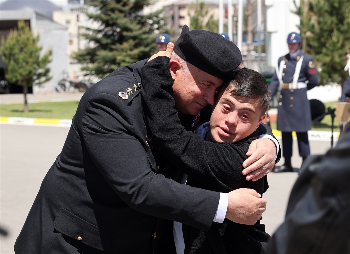 Sivas'ta 9 zihinsel ve bedensel engelli, "Temsili Askerlik Uygulaması" kapsamında düzenlenen...