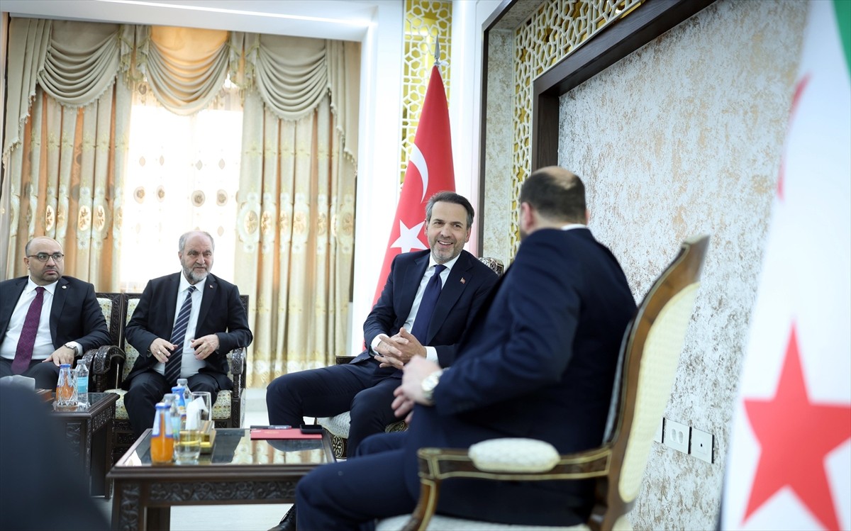 Suriye'nin başkenti Şam'da resmi temaslarda bulunan Enerji ve Tabii Kaynaklar Bakanı Alparslan...