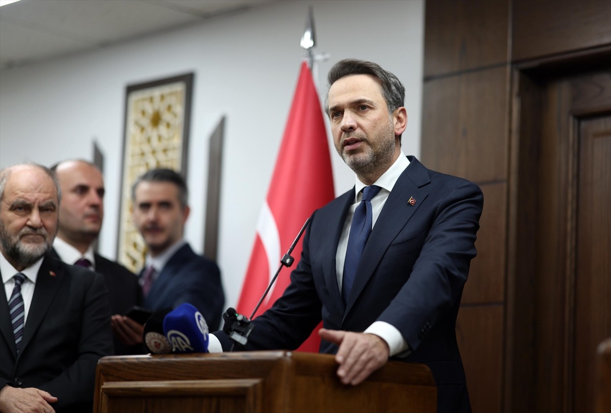 Suriye'nin başkenti Şam'da resmi temaslarda bulunan Enerji ve Tabii Kaynaklar Bakanı Alparslan...