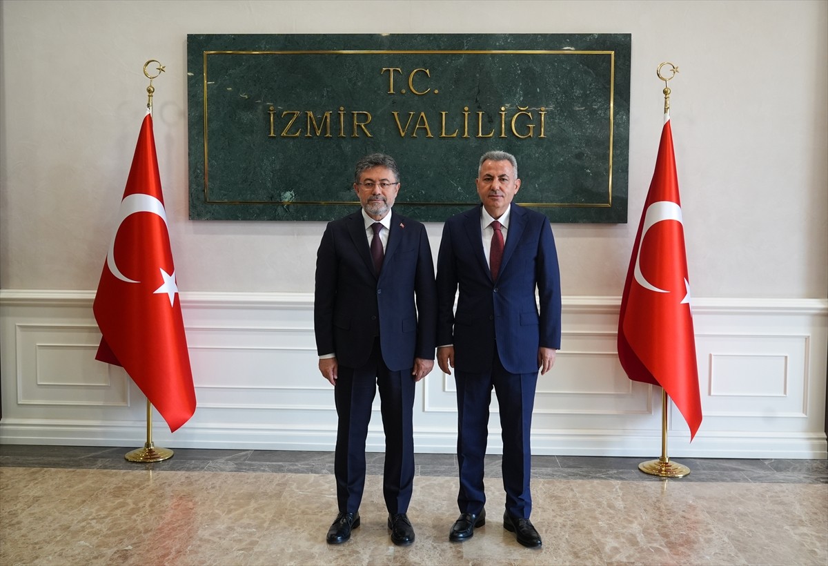 Tarım ve Orman Bakanı İbrahim Yumaklı (solda), İzmir Valisi Süleyman Elban'ı (sağda) ziyaret...