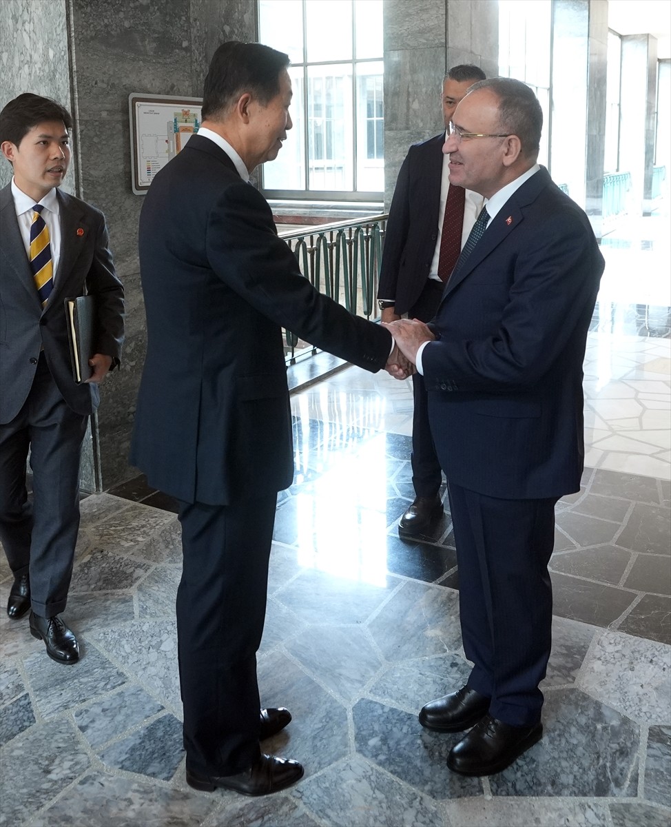 TBMM Başkanvekili Bekir Bozdağ (sağda), Çin Halk Cumhuriyeti Ulusal Halk Kongresi Daimi Komitesi...