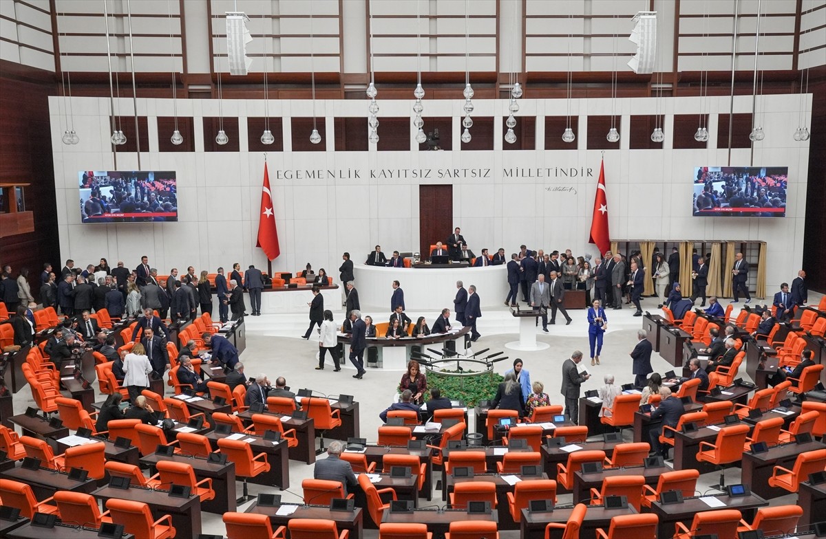 TBMM Genel Kurulu'nda grup önerilerinin görüşülmesinin ardından RTÜK'te AK Parti, CHP ve İYİ Parti...