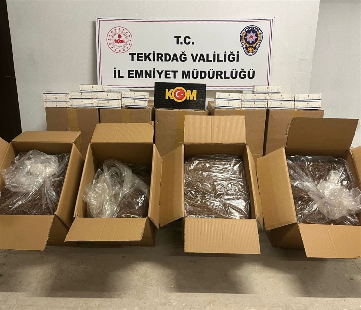 Tekirdağ'da 58 bin 780 makaron (filtreli sigara kağıdı) ile 476 kilogram kaçak tütün ele...