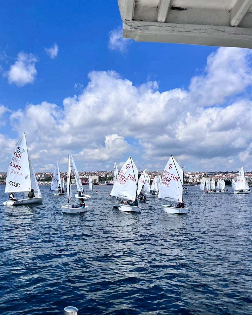 Tekirdağ'da Gençlik ve Spor Bayramı Kupası Yelken Yarışları düzenlendi. Yarışların sonunda...