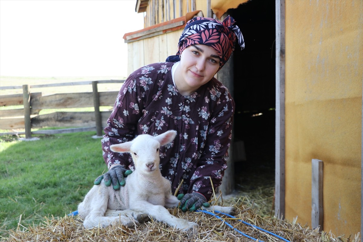 Tekirdağ Namık Kemal Üniversitesi Peyzaj Mimarlığı birinci sınıf öğrencisi 21 yaşındaki Büşra...