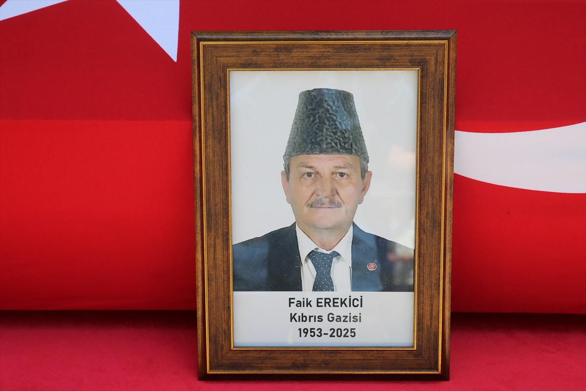 Tokat'ta geçirdiği kalp krizi sonrası vefat eden 72 yaşındaki Kıbrıs gazisi Faik Erekiçi'nin...