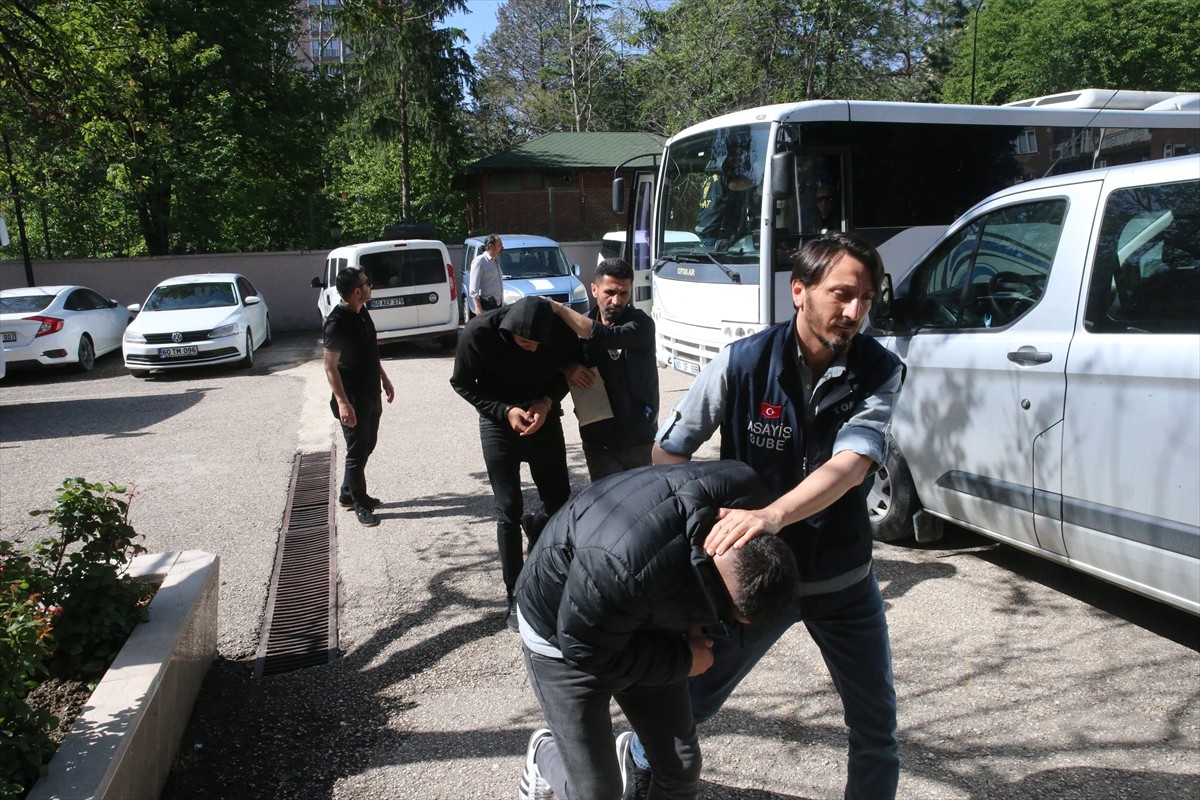 Tokat ve Sivas’ta, çalıntı, hacizli ve hakkında yakalama kararı bulunan araçları "change"...