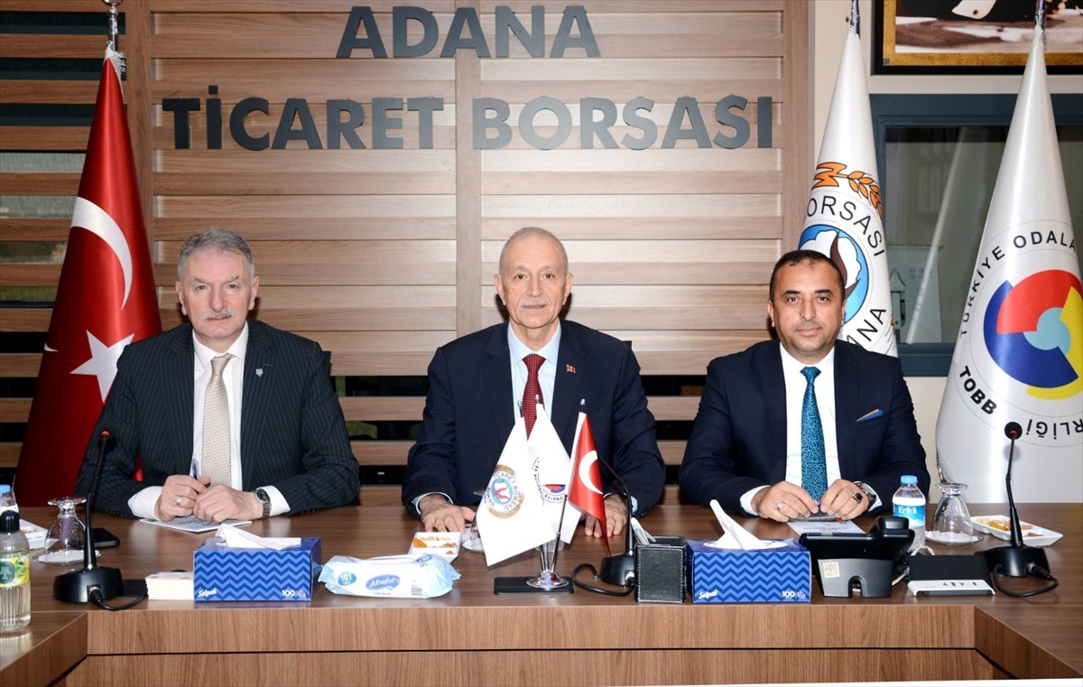 Toprak Mahsulleri Ofisi (TMO) Genel Müdürü Ahmet Güldal (solda), Adana Ticaret Borsasına (ATB)...