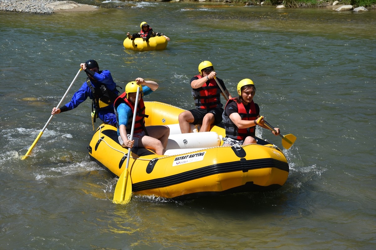 Trabzon'da Hayrat ilçesinin Yarlı Mahallesi'nden geçen Yeniköy Deresi'nde ilk rafting parkuru...