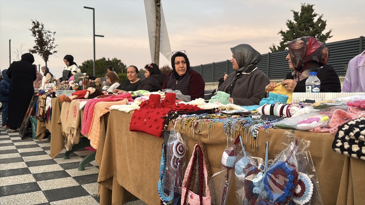 Trabzon'da Hıdırellez kemençe ezgileri ve horon eşliğinde kutlandı. Yomra ilçesine bağlı Kaşüstü...