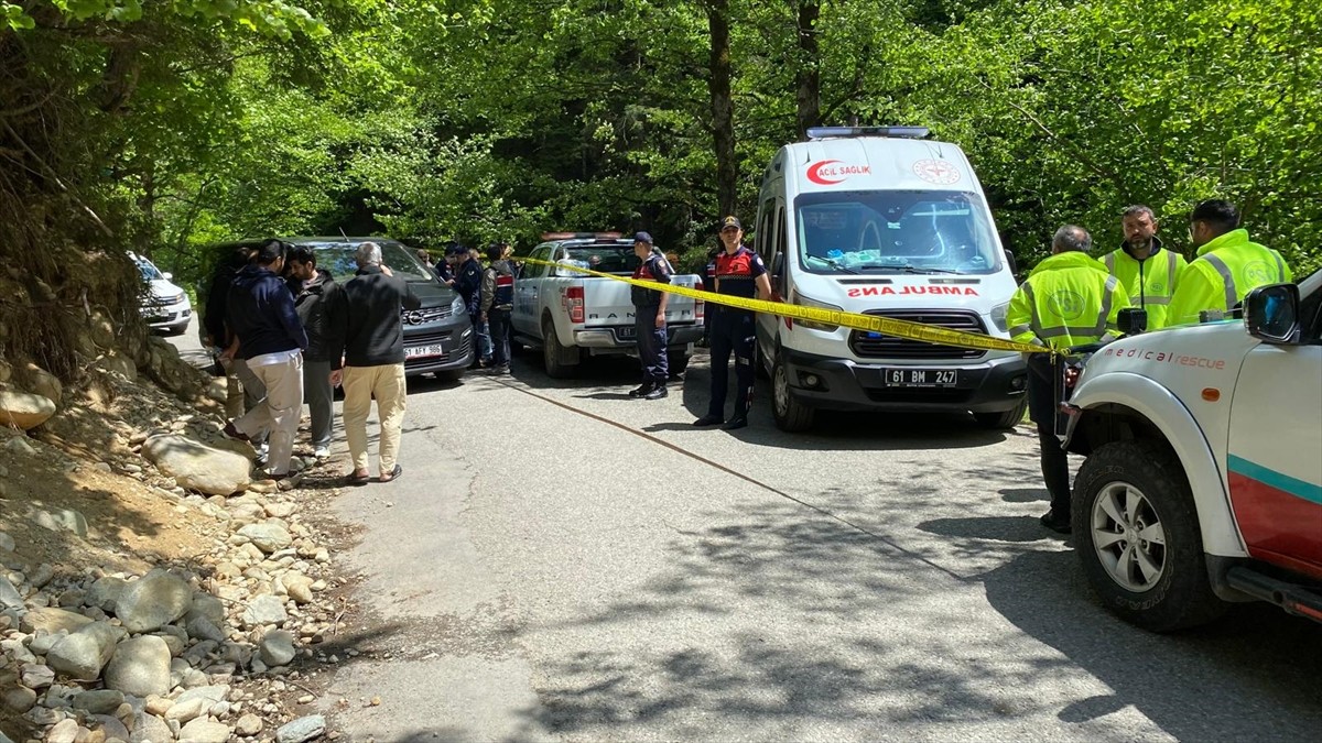 Trabzon'un Çaykara ilçesinde 6 gün önce dereye düşerek kaybolan 9 yaşındaki çocuğun cansız...