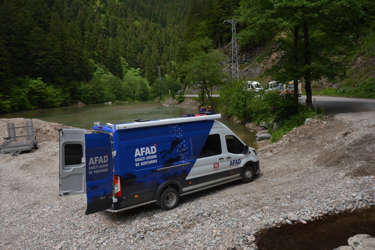 Trabzon'un Çaykara ilçesinde 6 gün önce dereye düşerek kaybolan 9 yaşındaki çocuğun cansız...
