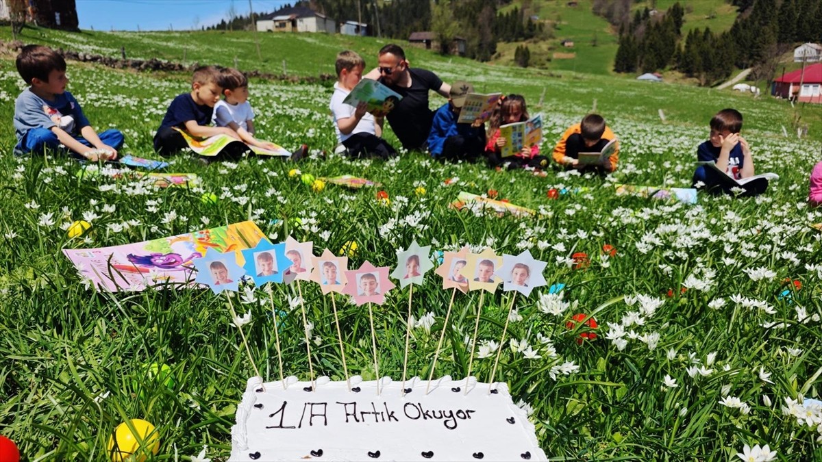 Trabzon'un Tonya ilçesine bağlı Kadıralak Yaylası'nda ilkokul 1. sınıf öğrencileri için yayla...