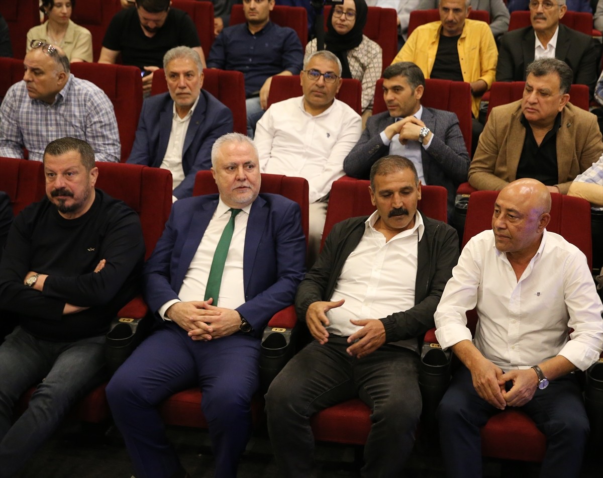 Trendyol 1. Lig'den düşen Kızılkaya Tarım Şanlıurfaspor'un Şair Nabi Kültür Merkezi'nde düzenlenen...