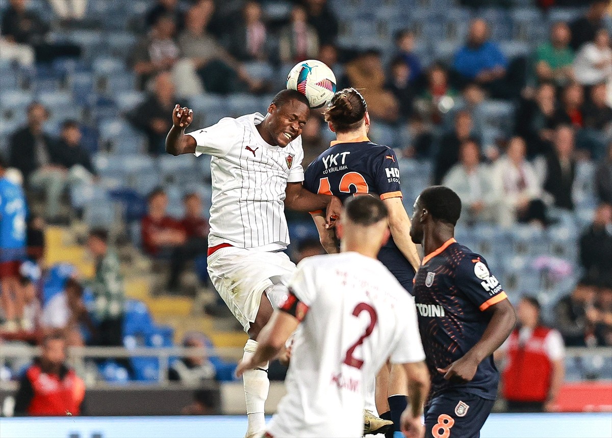 Trendyol Süper Lig'in 34. haftasında Atakaş Hatayspor ile RAMS Başakşehir, Mersin Stadyumu'nda...