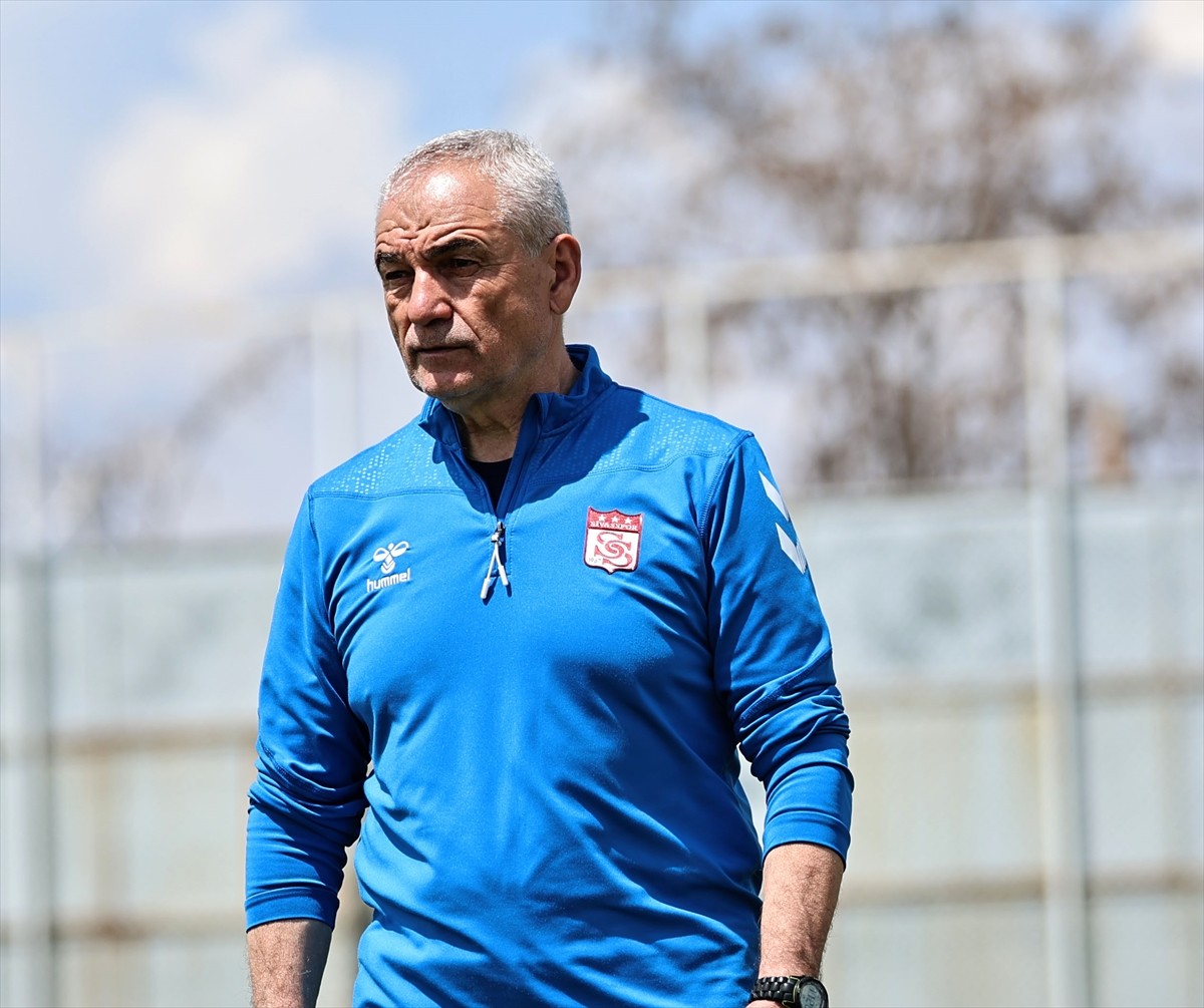 Trendyol Süper Lig Ekiplerinden Net Global Sivasspor Teknik Direktörü Rıza Çalımbay, ligin 36....