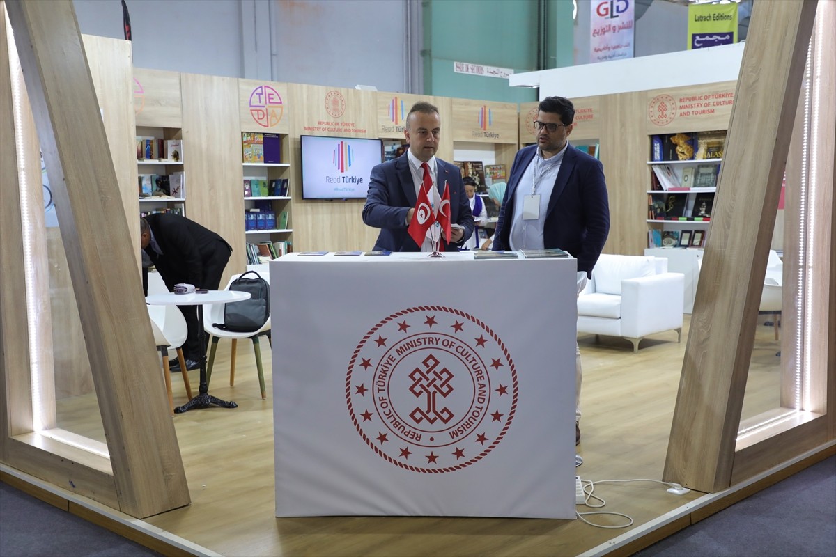 Tunus'ta bu yıl 39'uncusu düzenlenen Tunus Uluslararası Kitap Fuarı'nda kurulan Türkiye Ulusal...