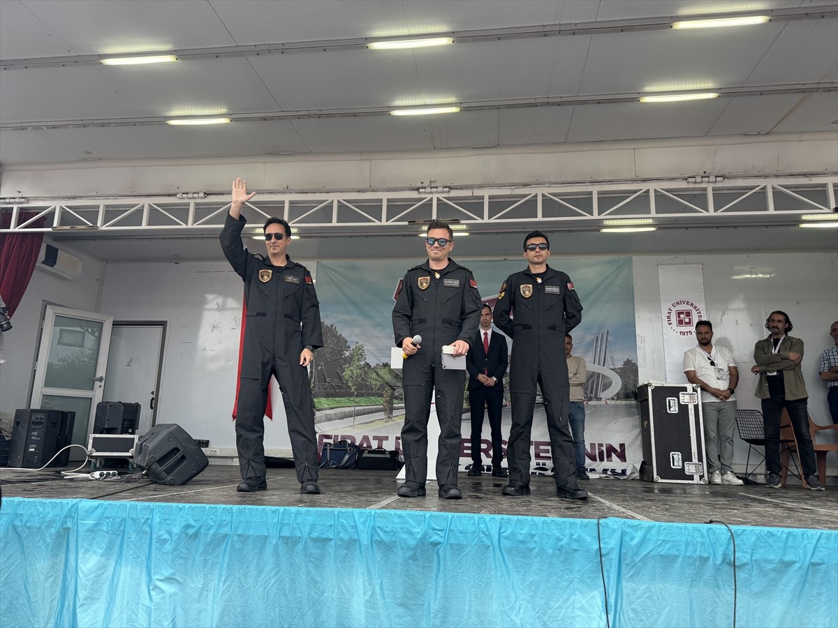 Türk Hava Kuvvetlerinin akrobasi timi SOLOTÜRK'ün Fırat Üniversitesinin 50. kuruluş yılı...