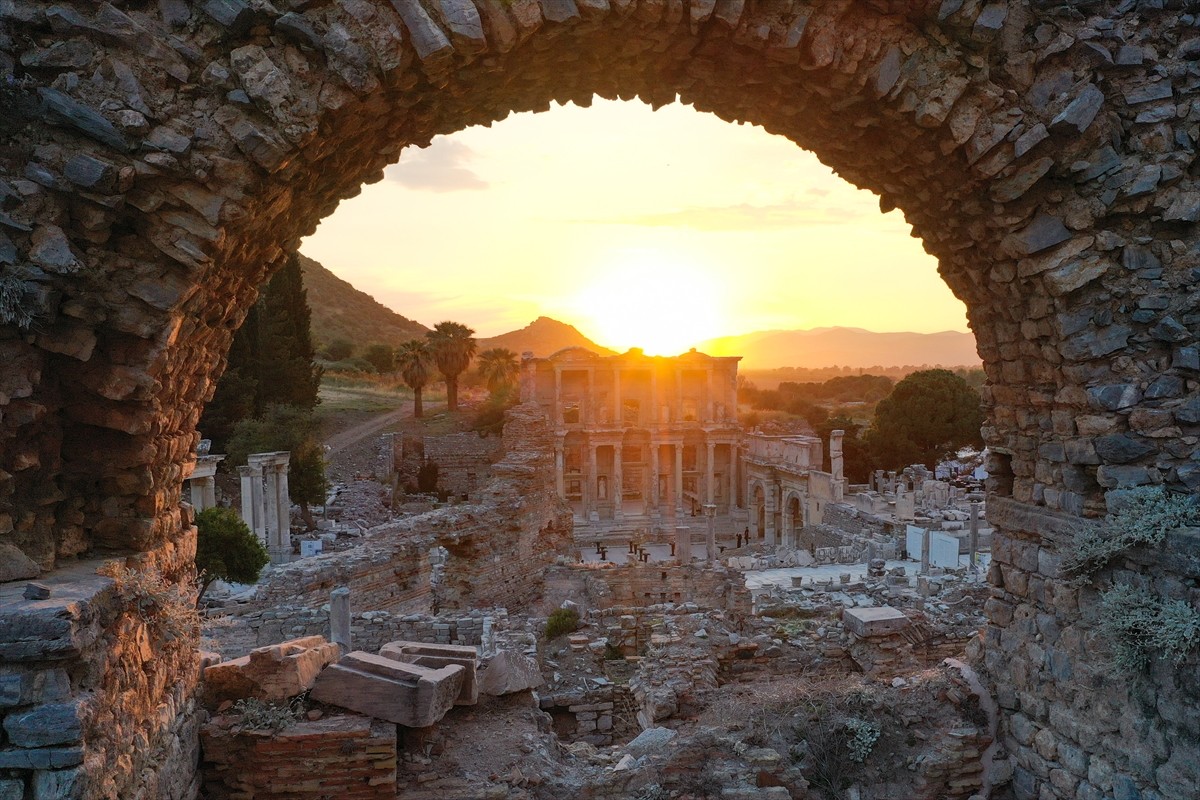 Türk Hava Yolları (THY), Türkiye'yi tanıtmak için başlattığı "Connect To Türkiye" etkinliği...