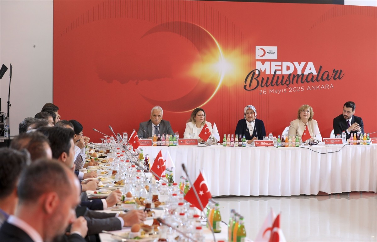 Türk Kızılay Başkanı Fatma Meriç Yılmaz, Kızılay'ın Etimesgut Yerleşkesi'nde medya kuruluşlarının...
