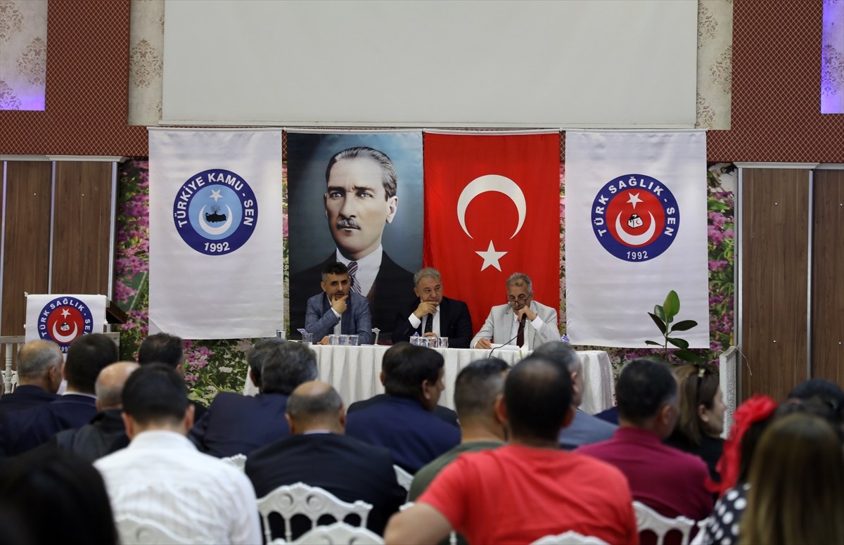 Türk Sağlık-Sen Iğdır Şubesinin 1. Olağan Genel Kurul toplantısı bir düğün salonunda yapıldı. Türk...