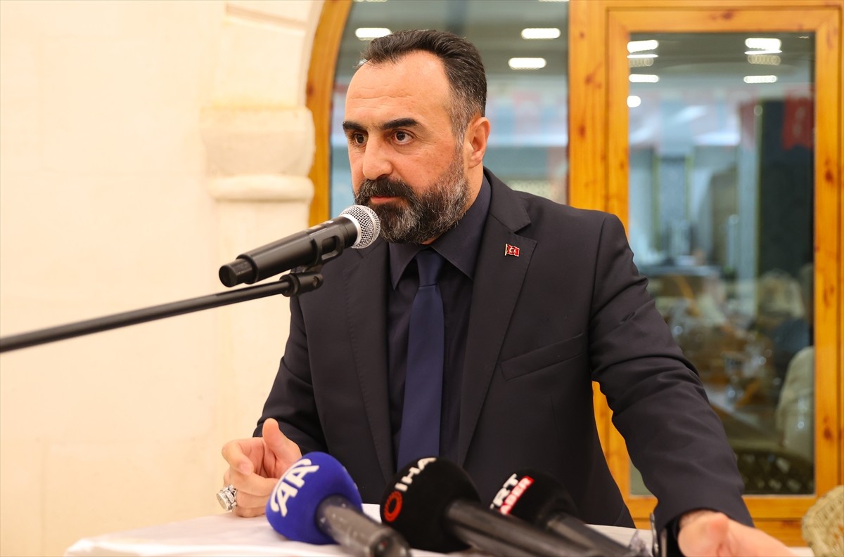 Türkiye'nin çeşitli illerinden gelen şehit anneleri ve yakınları ile gaziler, "Anneler Günü"nde...