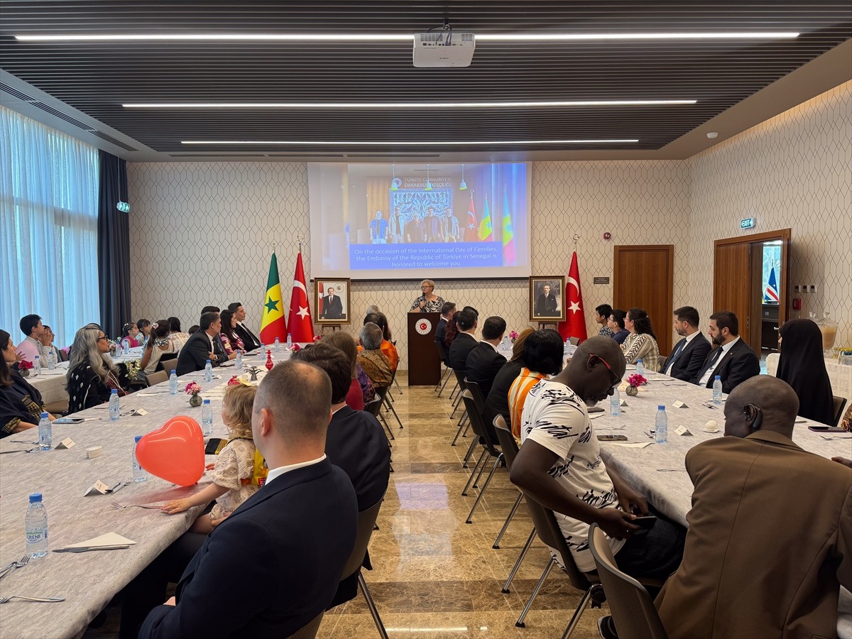 Türkiye'nin Dakar Büyükelçiliğinde 15 Mayıs Uluslararası Aile Günü dolayısıyla yemek verildi....