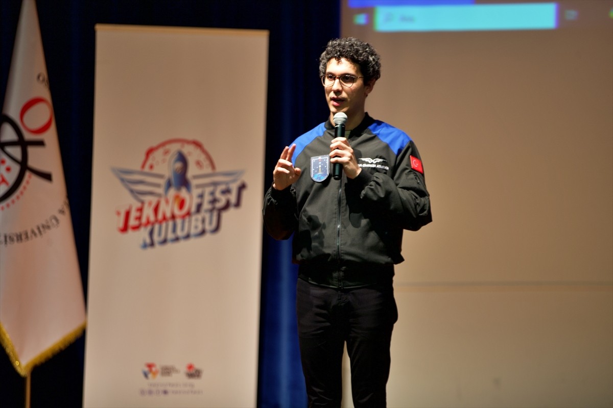 Türkiye'nin ikinci astronotu Tuva Cihangir Atasever, Osmaniye'de üniversite öğrencileriyle bir...