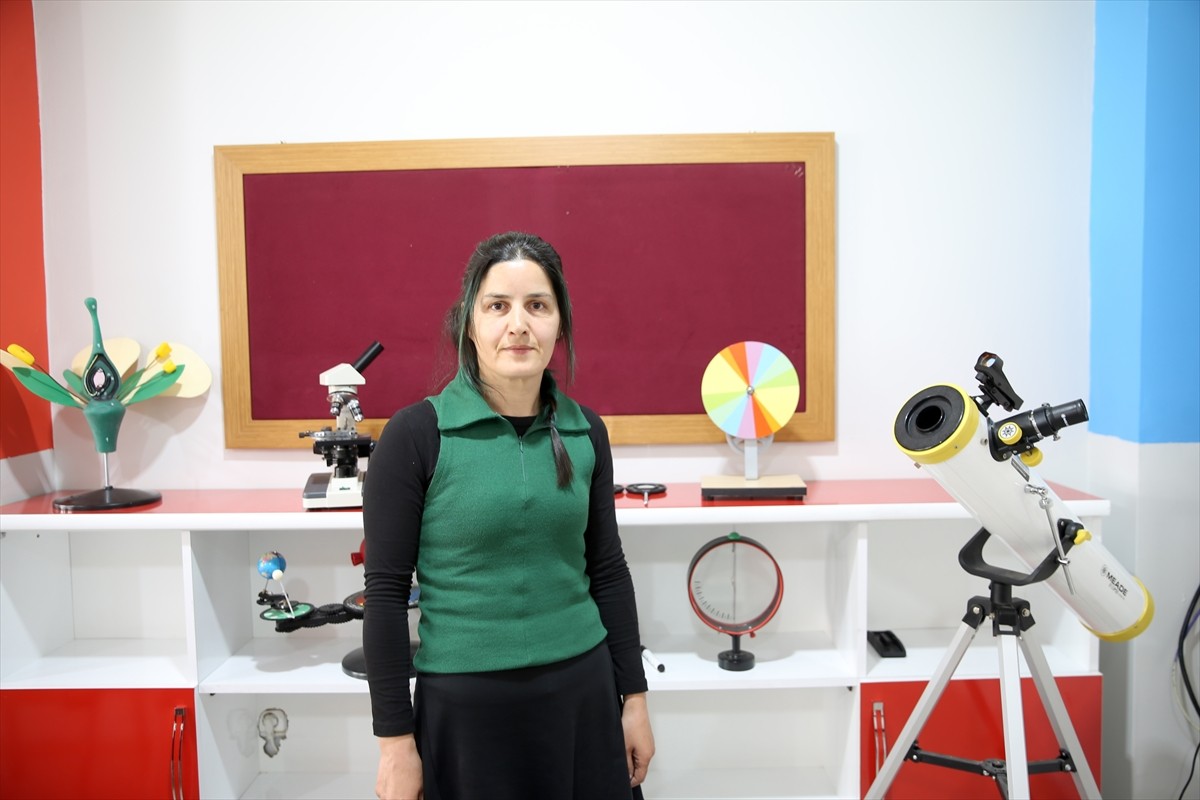 Türkiye'nin ilk astronotu Alper Gezeravcı tarafından Uluslararası Uzay İstasyonu'nda deneyini...