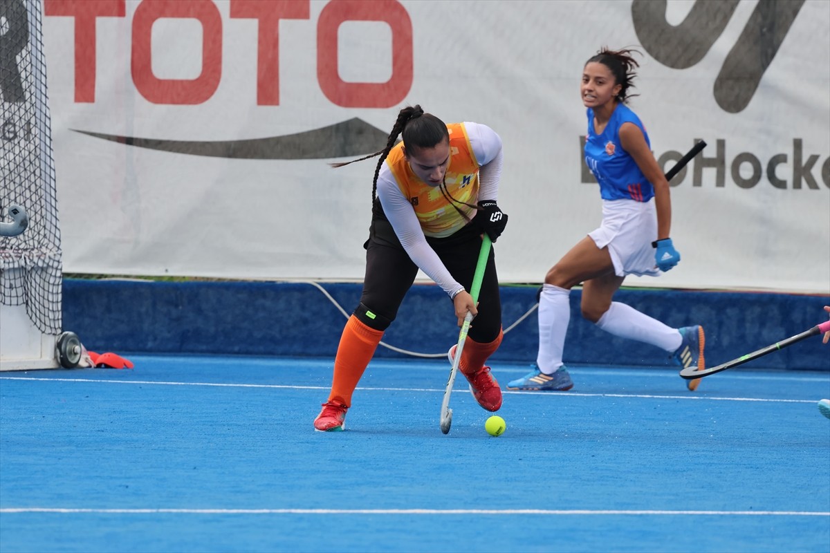 Türkiye Açık Alan Hokeyi Kadınlar Süper Ligi play-off yarı final maçında Metpack Alanya Yıldızları...