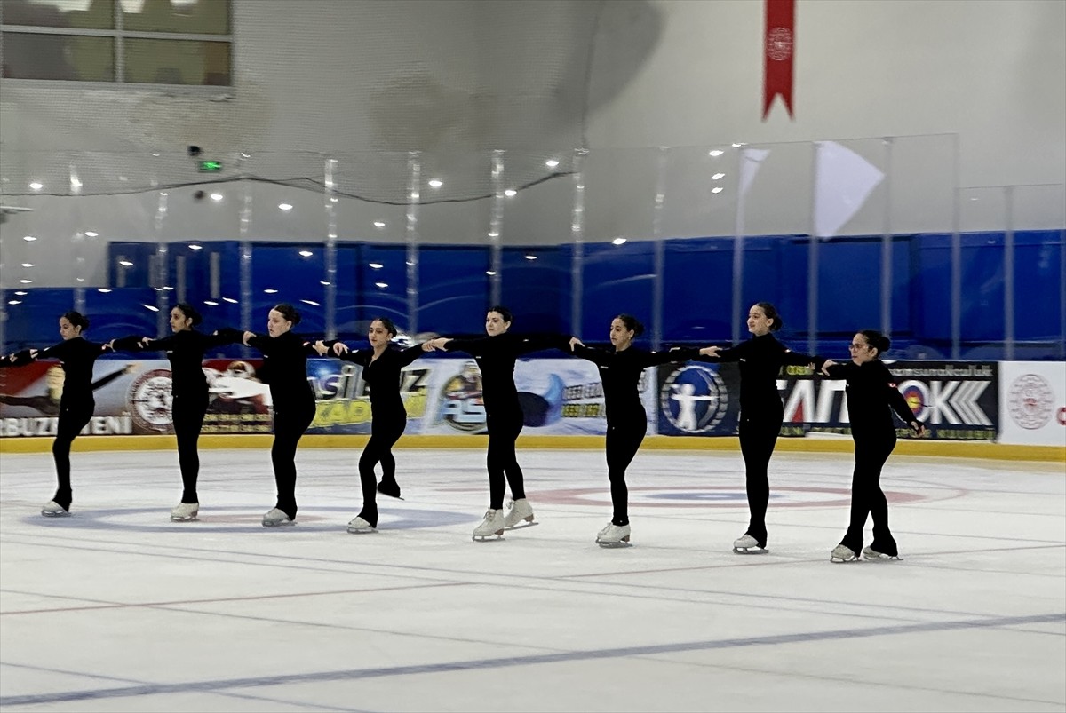 Türkiye Buz Pateni Federasyonunca düzenlenen Senkronize Buz Pateni Gençlik Kupası, Samsun'da...