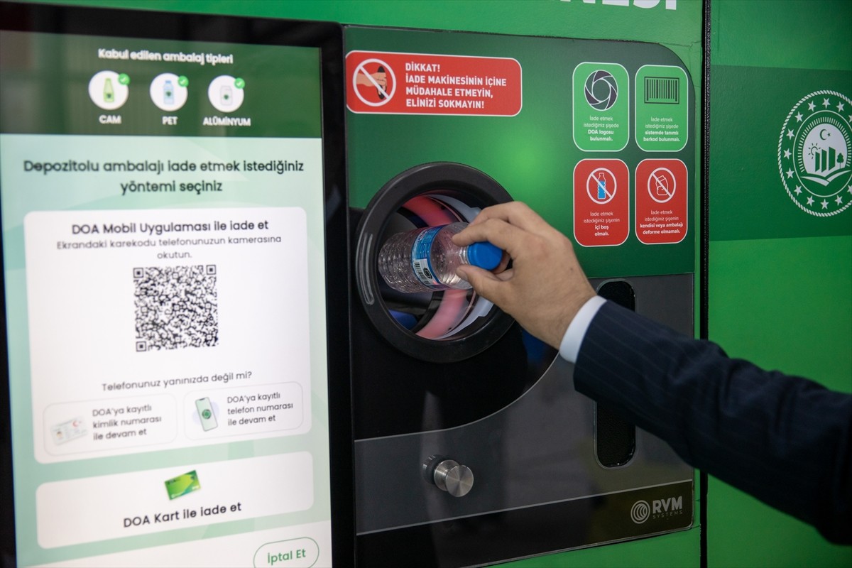 Türkiye Çevre Ajansı Başkanı Ferhat Pirinççi, Sakarya'nın Erenler ilçesindeki atık toplama...