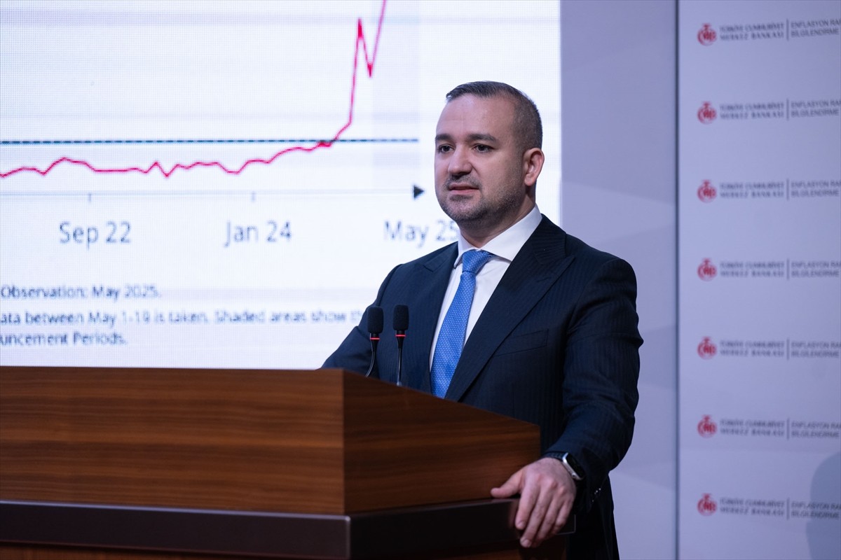 Türkiye Cumhuriyet Merkez Bankası (TCMB) Başkanı Fatih Karahan, yılın 2. Enflasyon Raporu'nun...