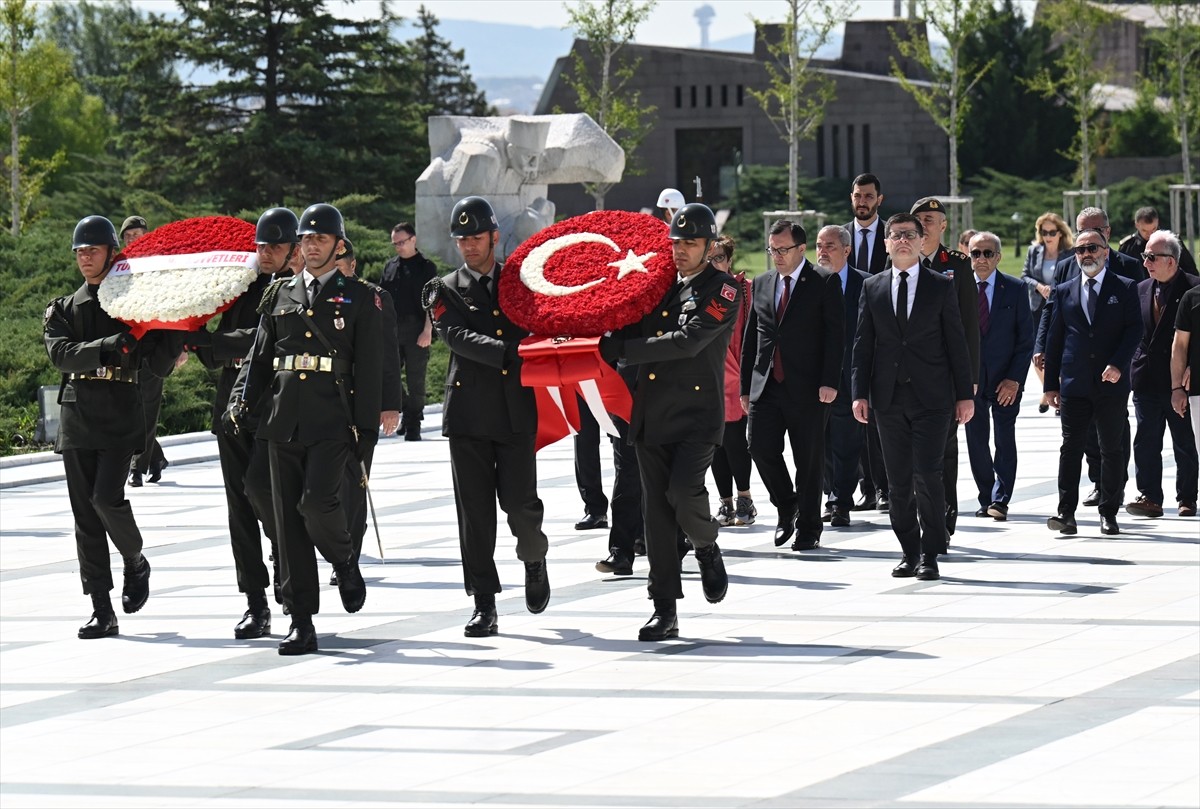 Türkiye Cumhuriyeti'nin 5. Cumhurbaşkanı Cevdet Sunay, vefatının 43. yılında mezarı başında...