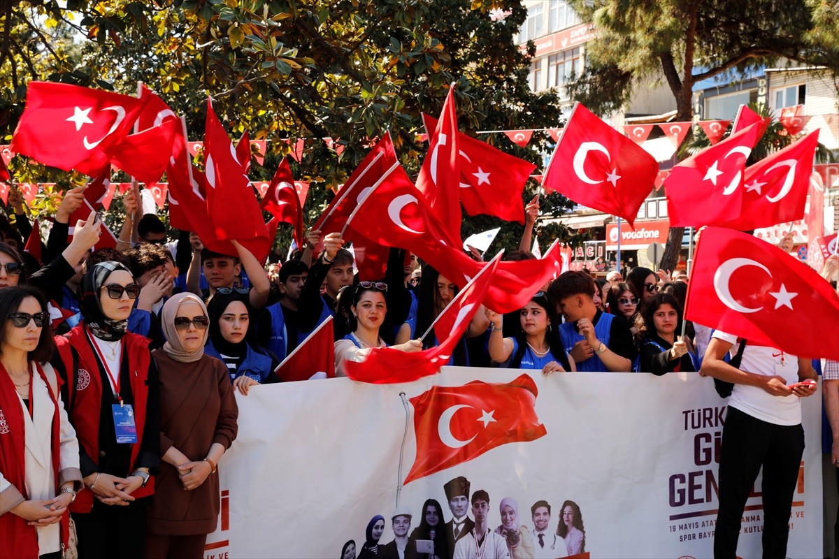 Türkiye Cumhuriyeti'nin kurucusu Mustafa Kemal Atatürk'ün, Milli Mücadele'yi başlatmak için 19...