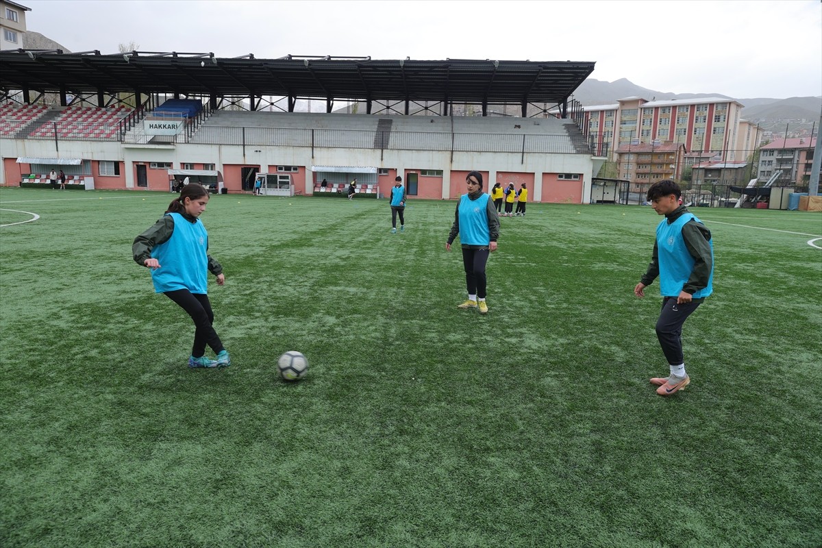 Türkiye Futbol Federasyonu (TFF) Kadınlar 3. Ligi'nde grubunu namağlup tamamlayan 1936 Hakkari...