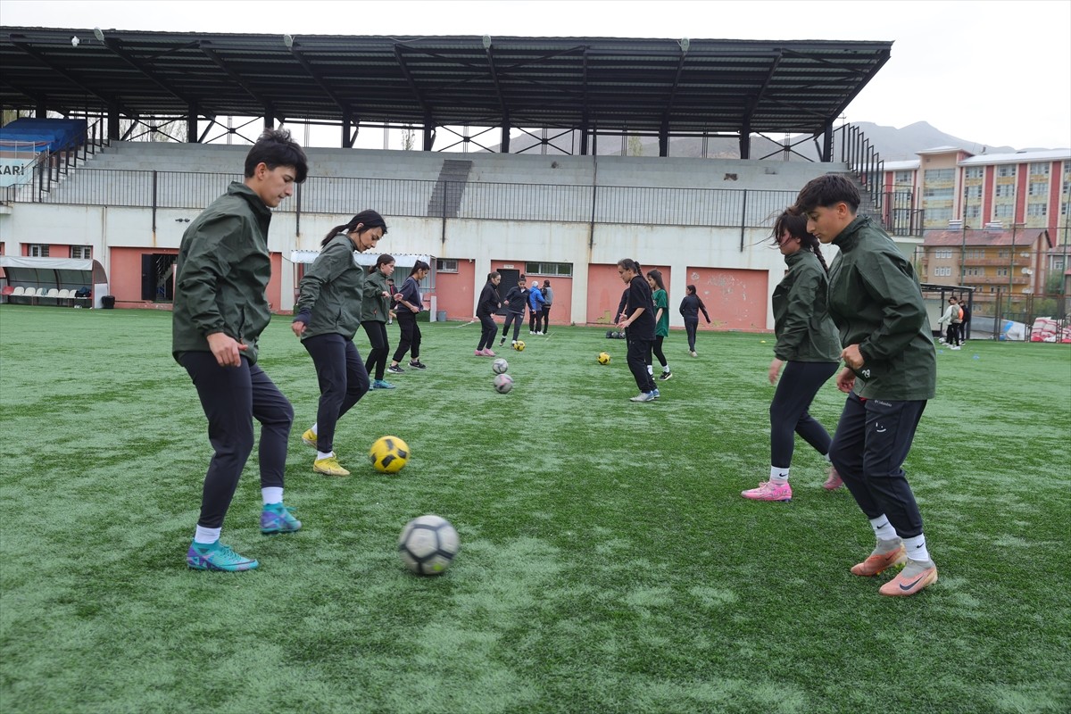 Türkiye Futbol Federasyonu (TFF) Kadınlar 3. Ligi'nde grubunu namağlup tamamlayan 1936 Hakkari...