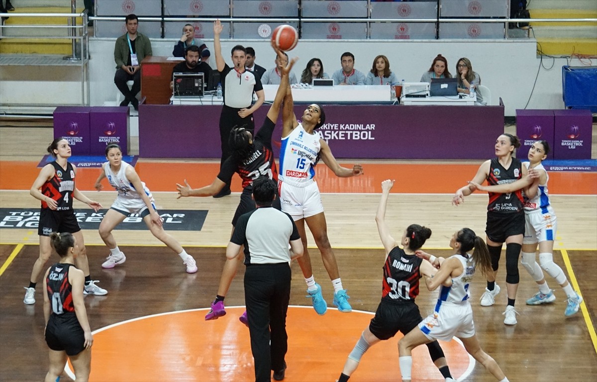 Türkiye Kadınlar Basketbol Ligi Play-Off Finali serisinin 5. maçında JM Çanakkale Belediyespor...